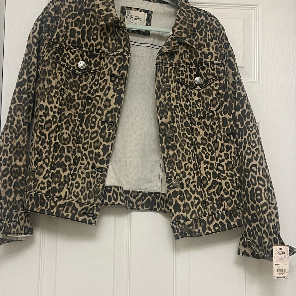 Leopard jacket. So cute.